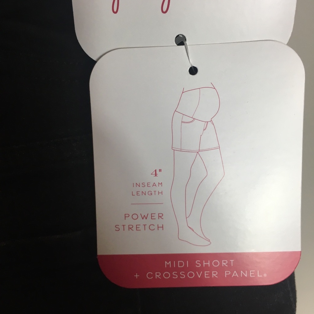 Isabel Maternity Black Shorts - Picture 6 of 6